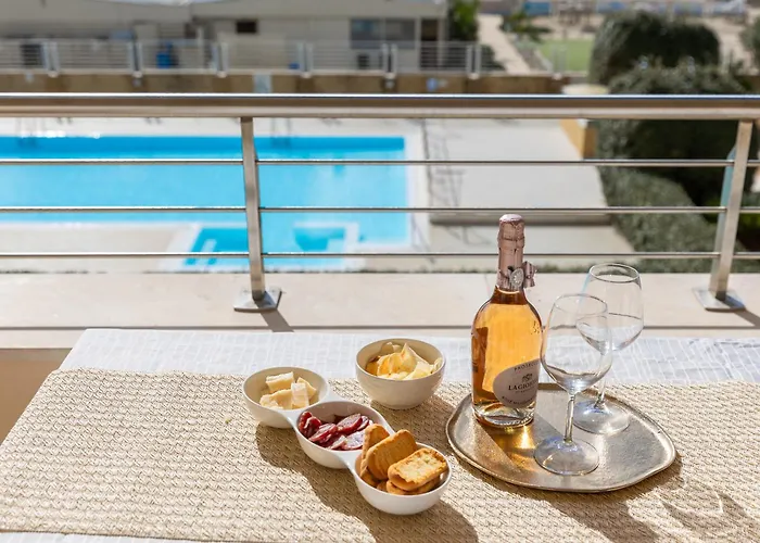 Unicorn House - Stunning Sea View With Pool Apartman