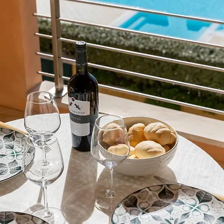 Unicorn House - Stunning Sea View With Pool Apartmán